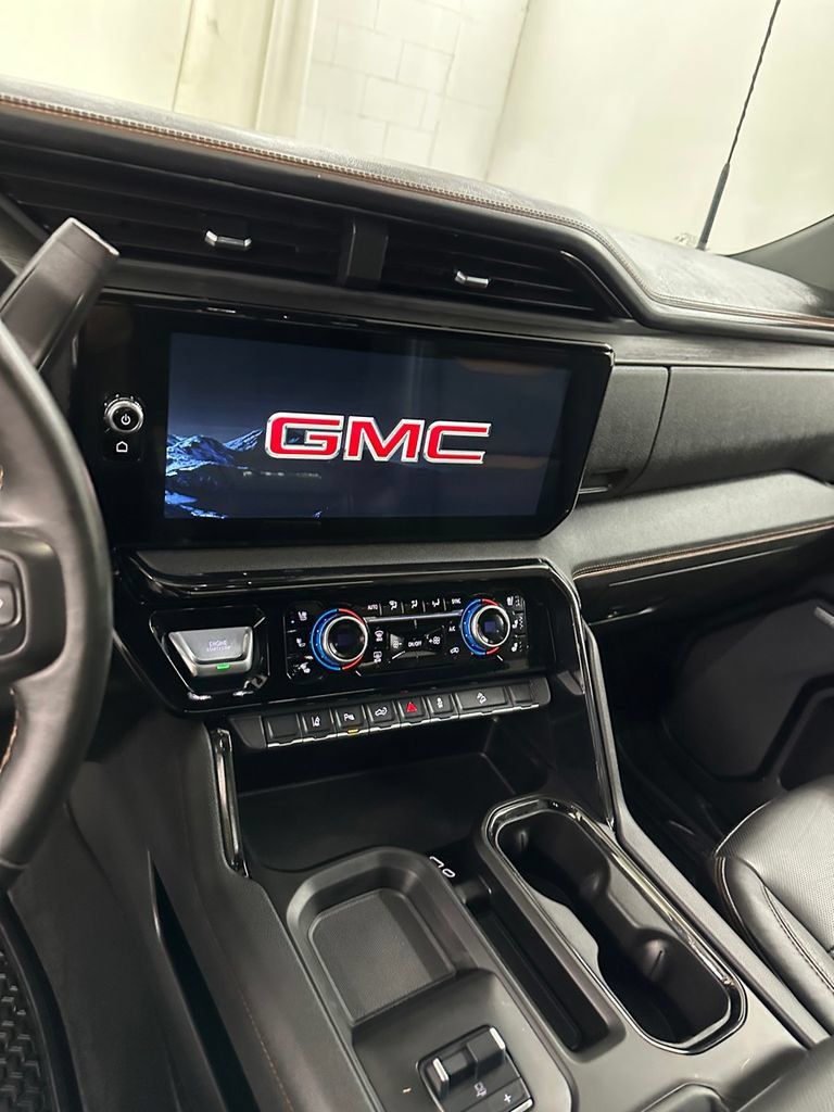 Used 2025 GMC Sierra 2500 AT4 w/ AT4 Premium Plus Package AWD/4WD image 19
