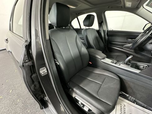 Used 2018 BMW 320i Sedan image 26