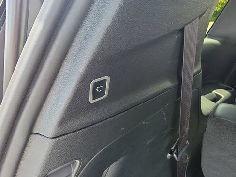 Used 2025 Chrysler Pacifica Select FWD image 13
