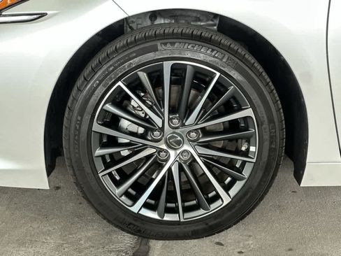 Used 2025 Lexus ES 350 w/ Premium Package FWD image 11