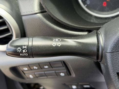 Used 2022 Nissan Versa S w/ Trunk Package FWD image 27