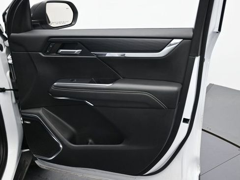 Used 2024 GMC Acadia Elevation image 30