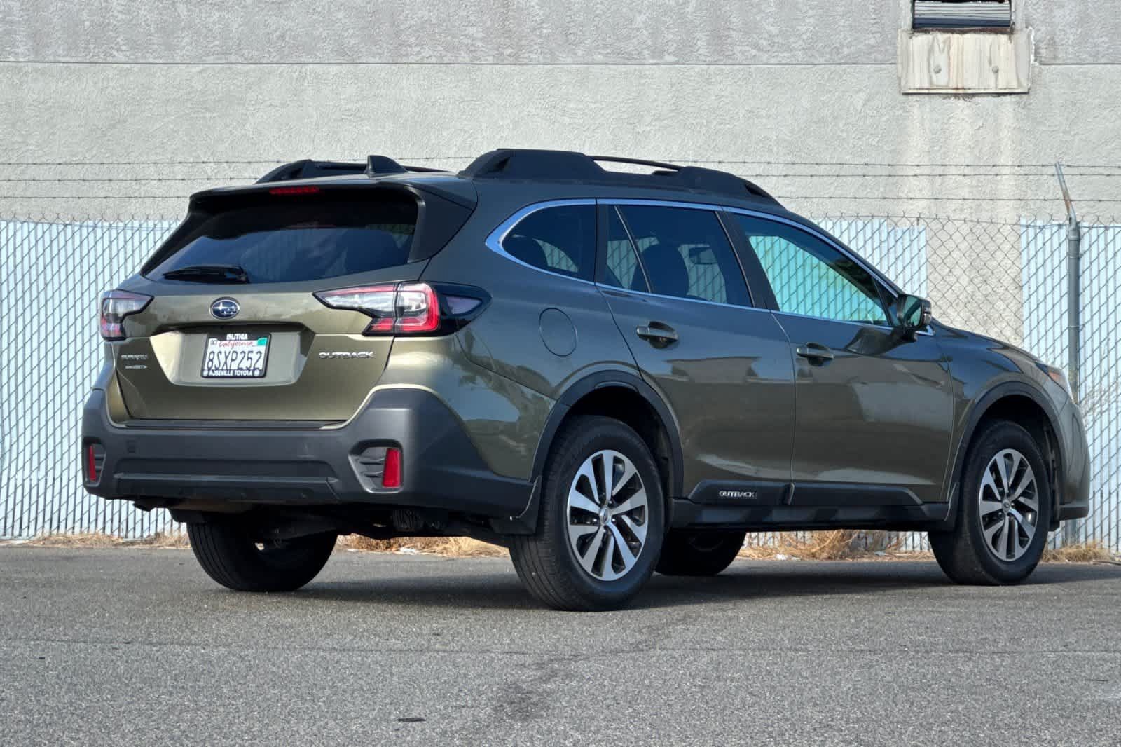 Used 2020 Subaru Outback Premium w/ Popular Package #1 AWD/4WD image 3