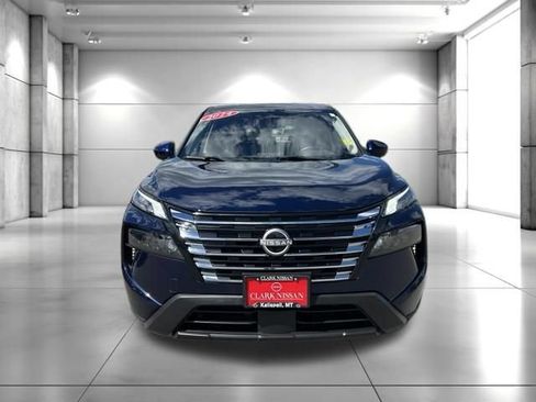 Used 2024 Nissan Rogue SV AWD/4WD image 3