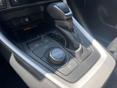 Used 2025 Toyota RAV4 XSE w/ Advanced Technology Package AWD/4WD image 19
