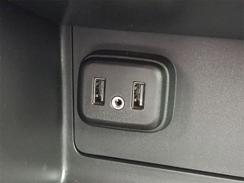 Used 2020 Chevrolet Colorado LT w/ LT Convenience Package image 24