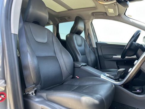 Used 2016 Volvo XC60 T5 Premier w/ Proximity Package FWD image 13