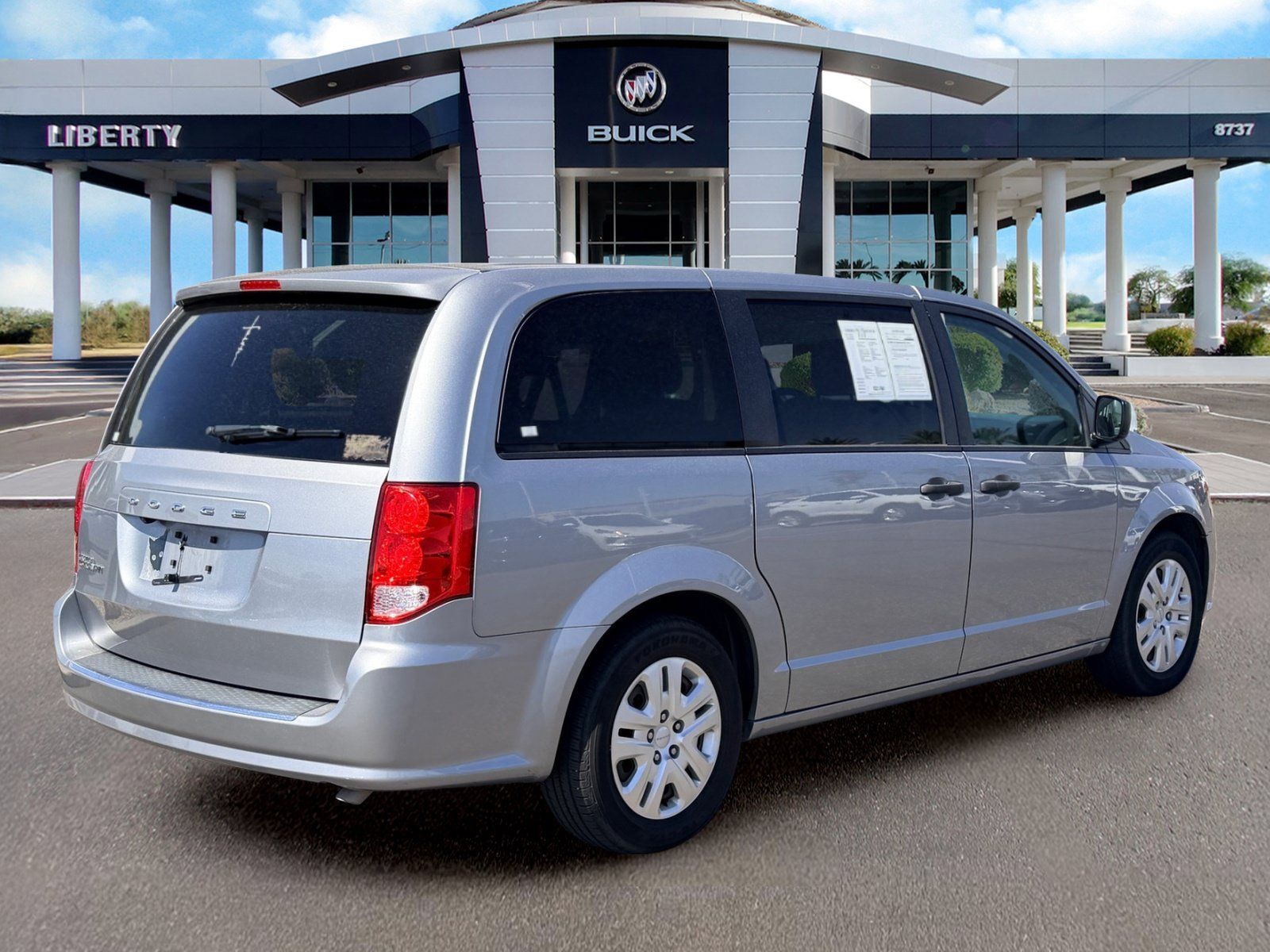 Used 2019 Dodge Grand Caravan SE w/ UConnect Hands-Free Group FWD image 6