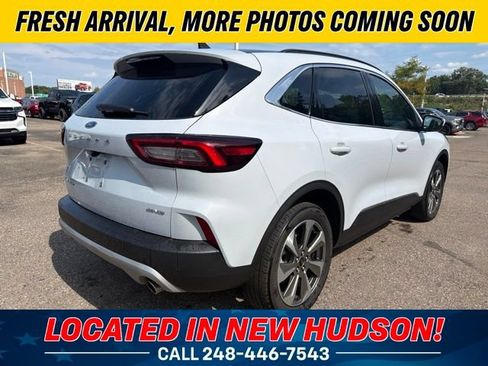 Used 2025 Ford Escape Platinum AWD/4WD image 3