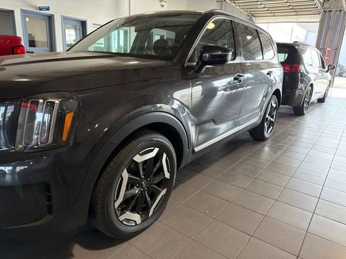 Used 2025 Kia Telluride S AWD/4WD image 1