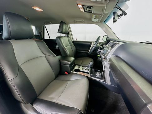 Used 2019 Toyota 4Runner SR5 Premium image 31