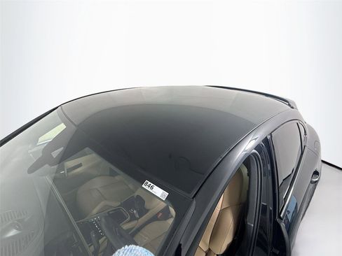 Used 2025 Porsche Cayenne Turbo AWD/4WD image 19