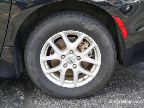 Used 2023 Chrysler Pacifica Touring-L FWD image 5