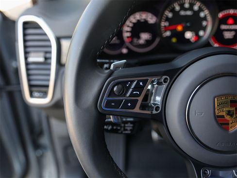 Certified 2022 Porsche Cayenne Turbo image 18
