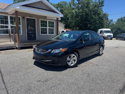 Used 2013 Honda Civic LX image 2