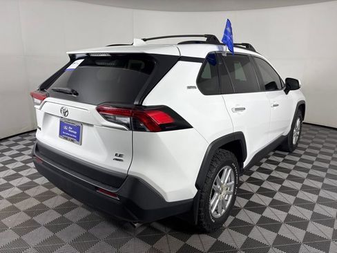 Used 2021 Toyota RAV4 LE image 7