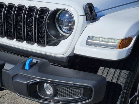 Used 2024 Jeep Wrangler Unlimited w/ Convenience Group image 5