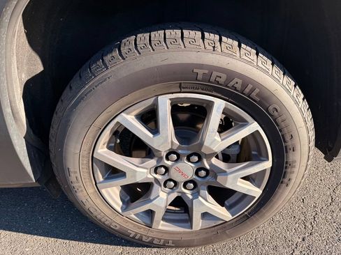 Used 2020 GMC Acadia SLT FWD image 9