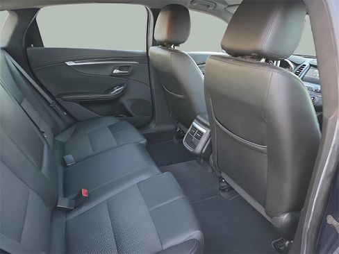 Used 2016 Chevrolet Impala LT w/ Convenience Package image 14