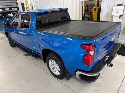 Used 2022 Chevrolet Silverado 1500 LT w/ Z71 Off-Road Package AWD/4WD image 10