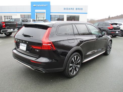 Used 2020 Volvo V60 T5 Cross Country image 5