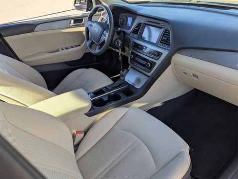 Used 2017 Hyundai Sonata SE w/ Cargo Package image 12