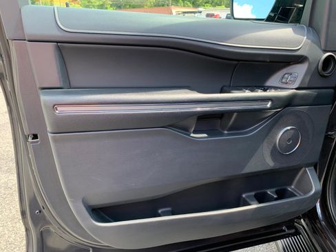 Used 2024 Ford Expedition Max XLT image 10
