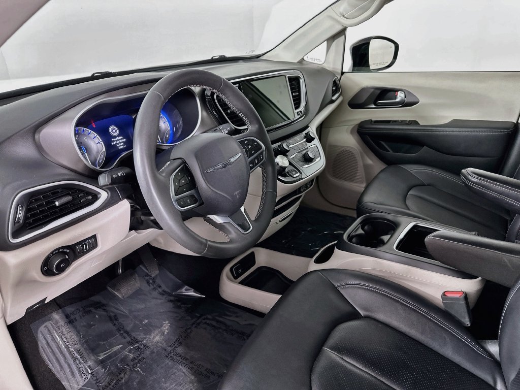 Certified 2024 Chrysler Pacifica Touring-L FWD image 16