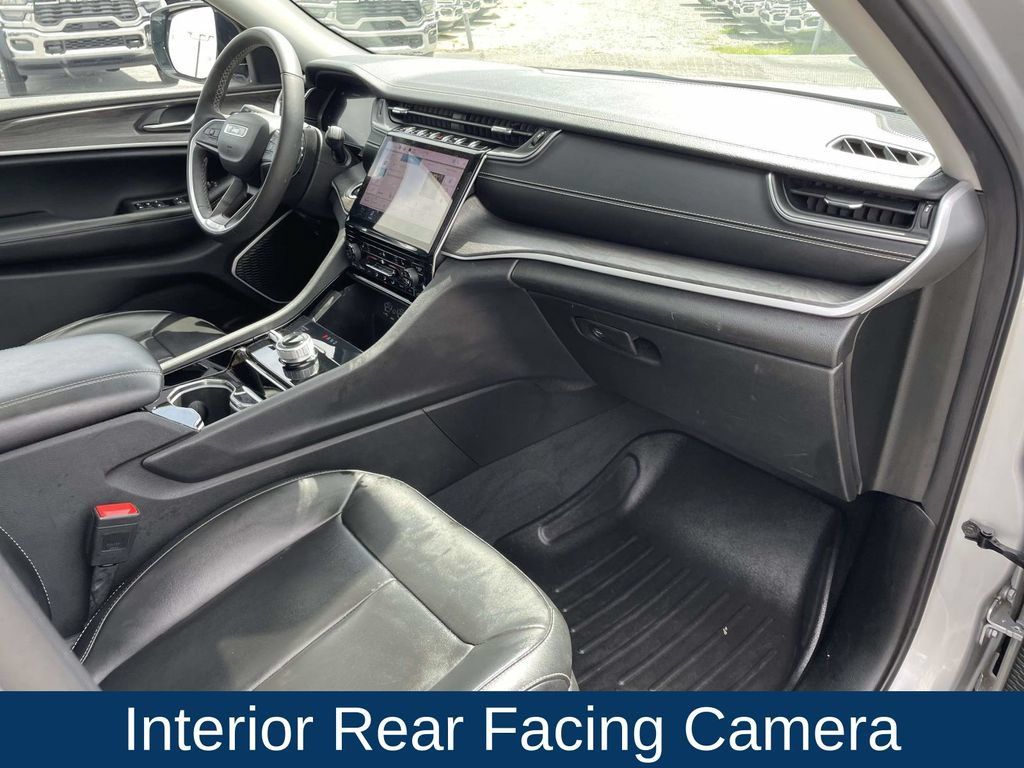 Used 2023 Jeep Grand Cherokee L Limited AWD/4WD image 17