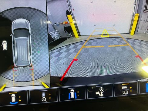 Used 2023 Chevrolet Equinox Premier image 15