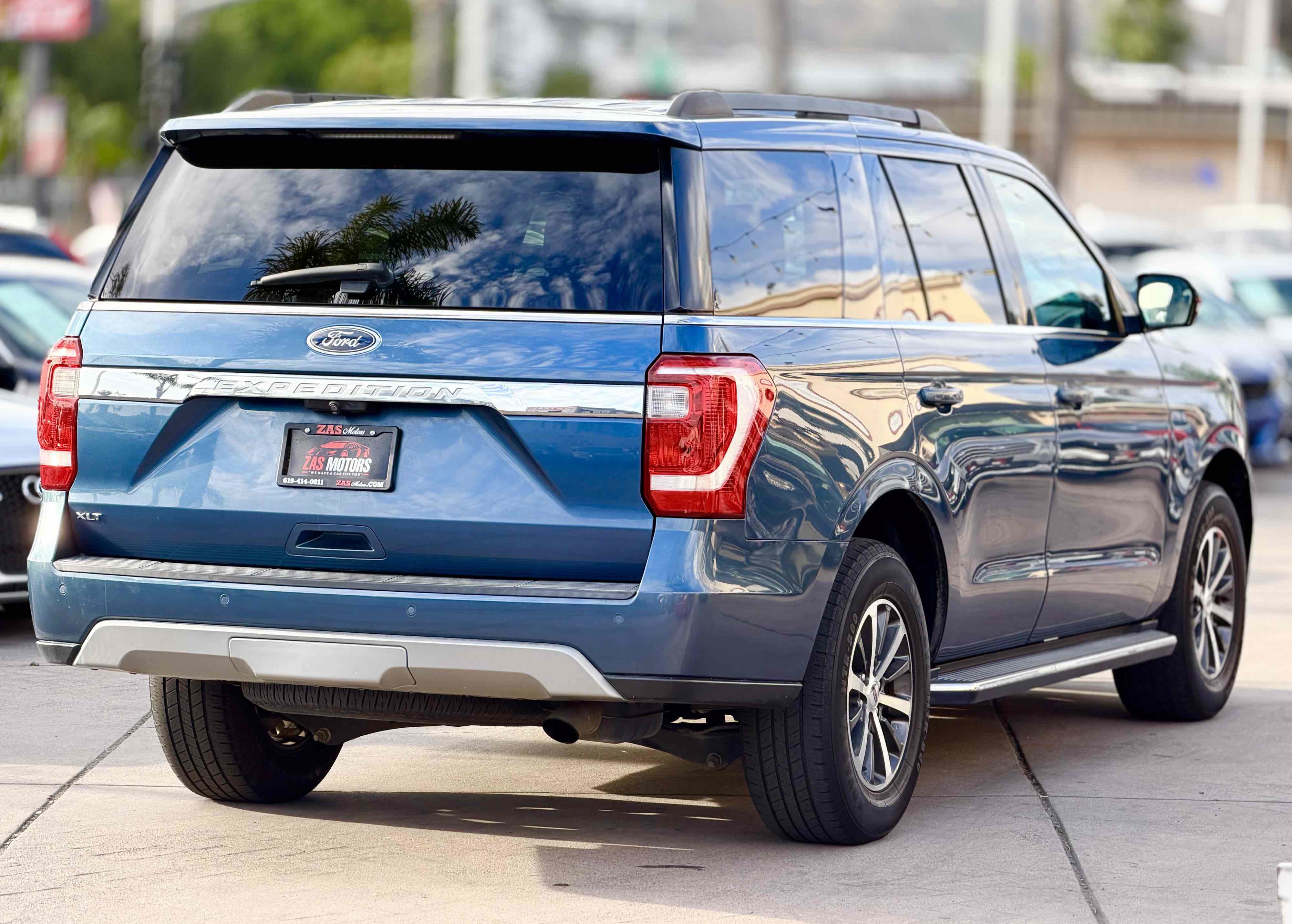 Used 2019 Ford Expedition XLT w/ Equipment Group 202A RWD image 7