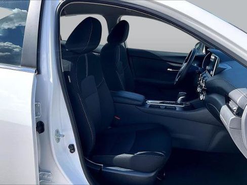 Certified 2025 Nissan Sentra SV FWD image 9