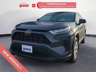 Used 2023 Toyota RAV4 LE video 1