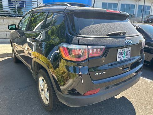 Used 2018 Jeep Compass Sport w/ Cold Weather Group AWD/4WD image 4