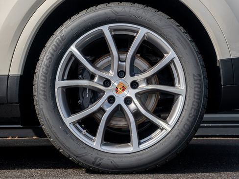 New 2026 Porsche Cayenne AWD/4WD image 13