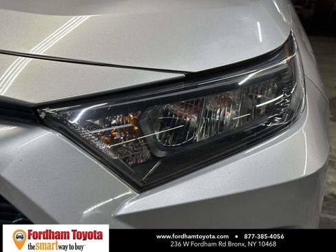 Certified 2022 Toyota RAV4 LE AWD/4WD image 10