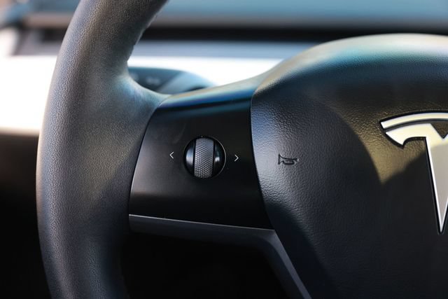 Used 2023 Tesla Model Y Long Range AWD/4WD image 31
