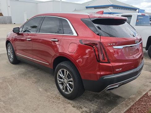Used 2021 Cadillac XT5 Premium Luxury FWD image 3