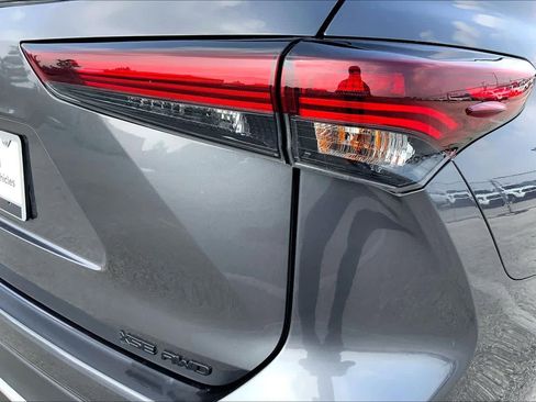 Certified 2025 Toyota Highlander XSE image 30