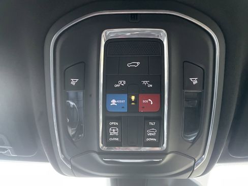 Used 2022 Jeep Grand Cherokee Altitude image 30