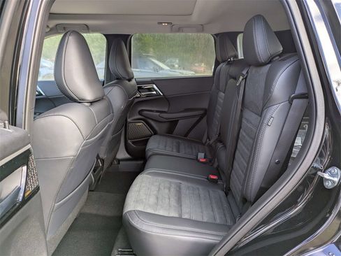 New 2026 Mitsubishi Outlander SE image 15