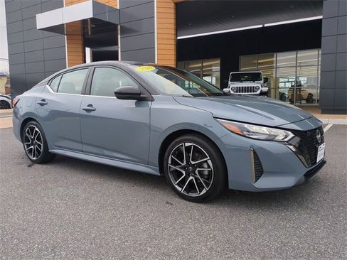 Used 2024 Nissan Sentra SR w/ SR Premium Package image 2