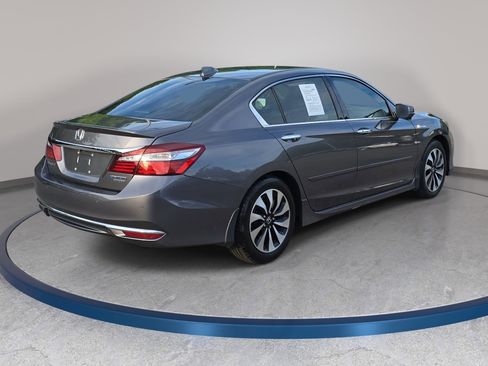 Used 2017 Honda Accord Touring image 5