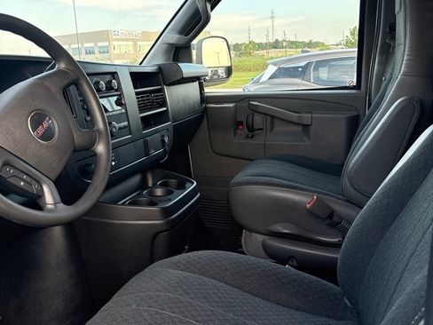 Used 2025 GMC Savana 2500 w/ Driver Convenience Package RWD image 3