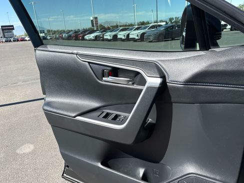 Used 2022 Toyota RAV4 XSE AWD/4WD image 12