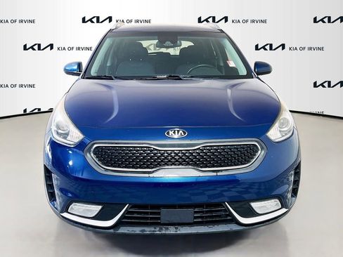 Used 2017 Kia Niro LX image 2