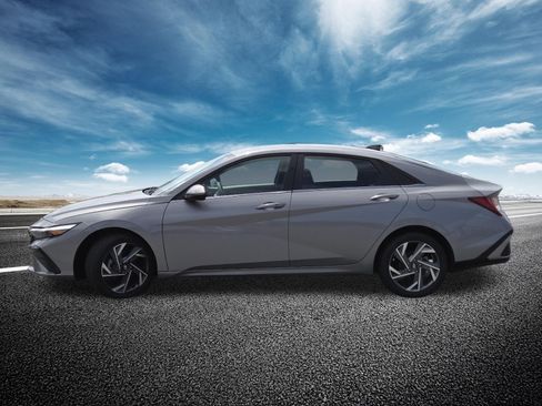 Used 2025 Hyundai Elantra SEL FWD image 18