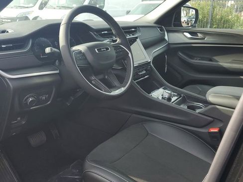 New 2025 Jeep Grand Cherokee Altitude image 19