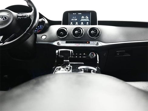 Used 2019 Kia Stinger image 21
