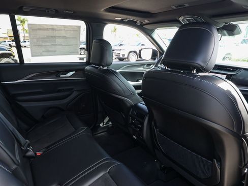 New 2026 Jeep Grand Cherokee Altitude image 17